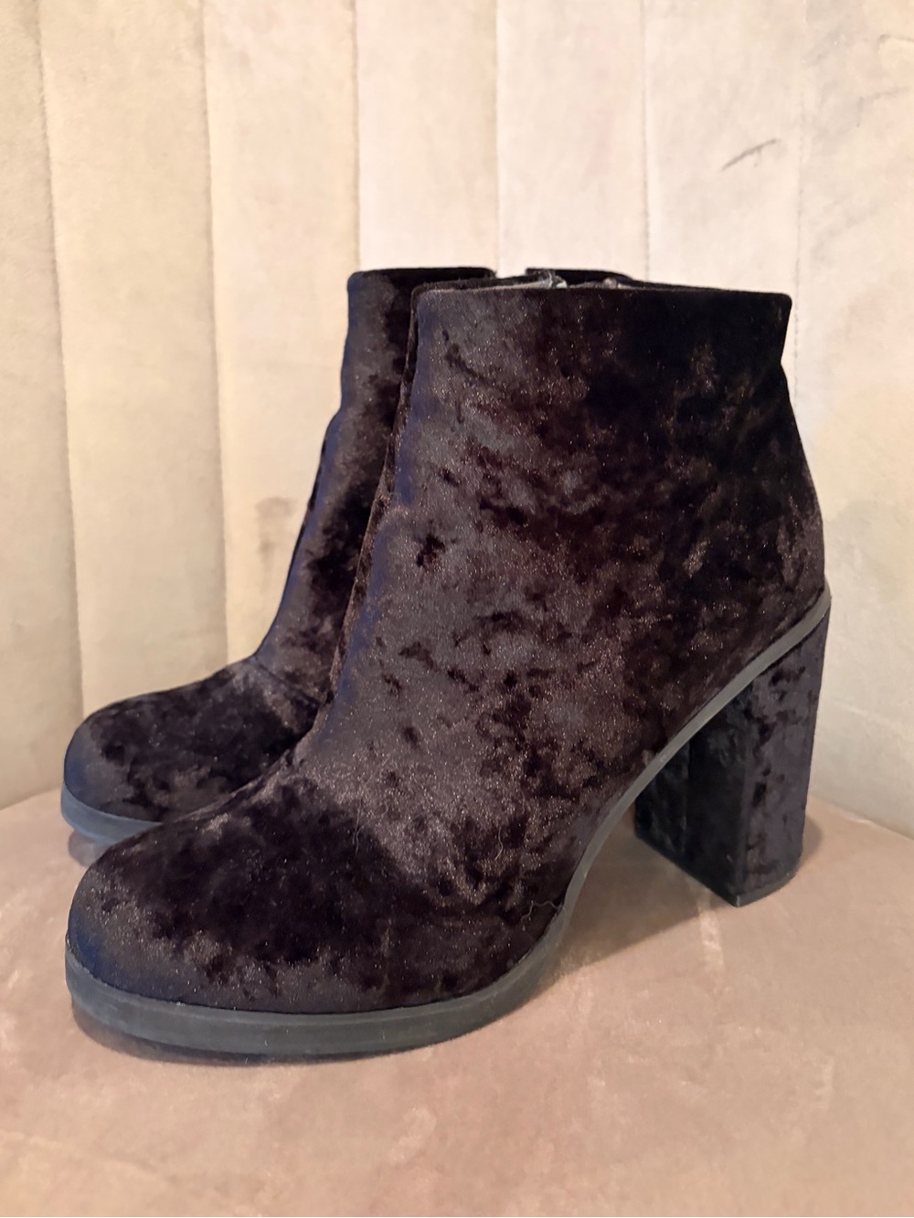 Seychelles Calvalcade Black Velvet Block Heel Ankle Boots - Size 10